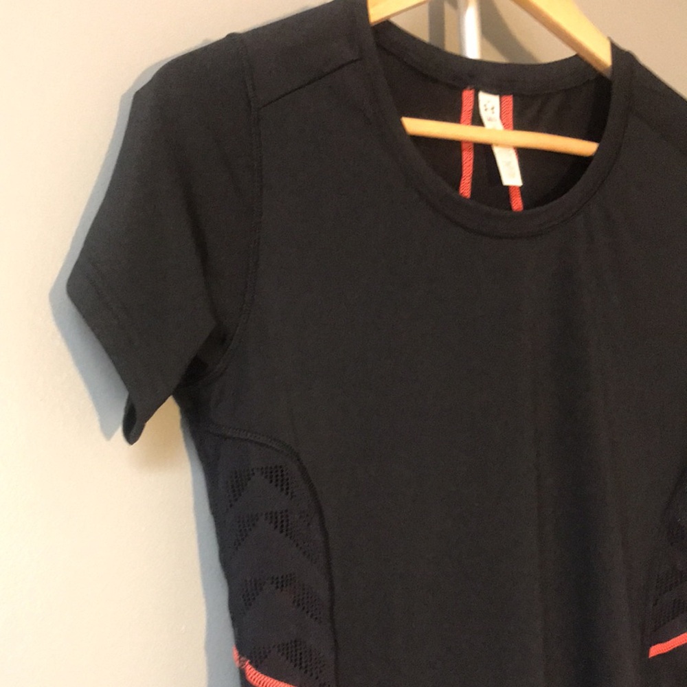 Under Armour Ido-Chill Ventilated Tech Top - Picture 2 of 10